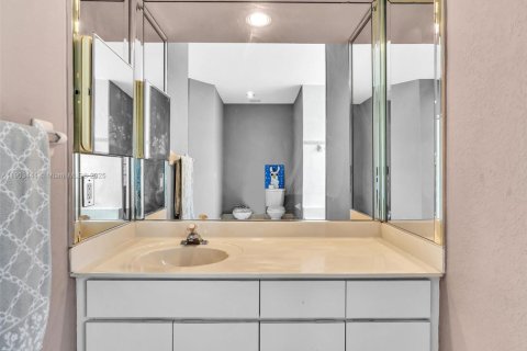 Casa en venta en Miami Lakes, Florida, 3 dormitorios, 155.43 m2 № 1968184 - foto 29