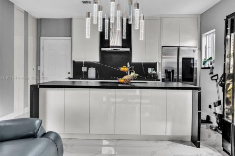Casa en venta en Miami Lakes, Florida, 3 dormitorios, 155.43 m2 № 1968184 - foto 19