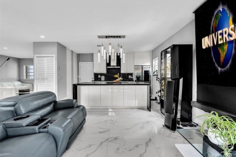 Casa en venta en Miami Lakes, Florida, 3 dormitorios, 155.43 m2 № 1968184 - foto 18