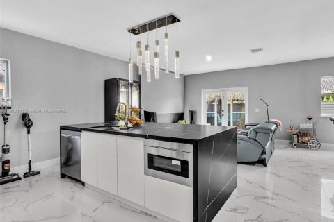 Casa en venta en Miami Lakes, Florida, 3 dormitorios, 155.43 m2 № 1968184 - foto 14