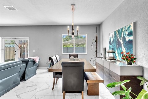 Casa en venta en Miami Lakes, Florida, 3 dormitorios, 155.43 m2 № 1968184 - foto 8
