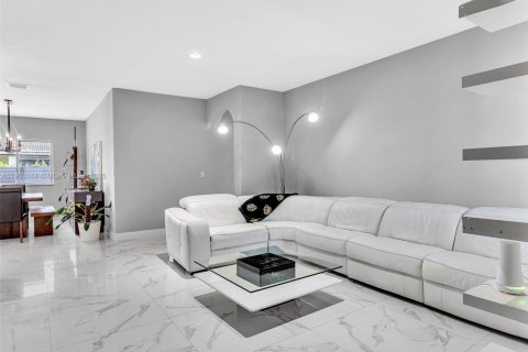 Casa en venta en Miami Lakes, Florida, 3 dormitorios, 155.43 m2 № 1968184 - foto 5