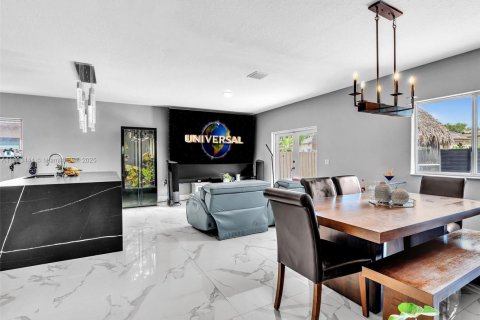 Casa en venta en Miami Lakes, Florida, 3 dormitorios, 155.43 m2 № 1968184 - foto 9