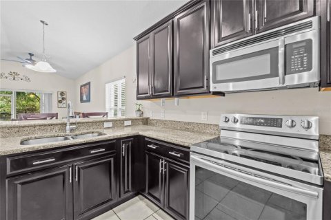 House in Sorrento, Florida 4 bedrooms, 240.06 sq.m. № 1551503 - photo 18
