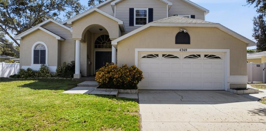 Villa ou maison à Saint Petersburg, Floride 5 chambres, 202.34 m2 № 2421796