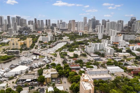 Immobilier commercial à vendre à Miami, Floride № 2000084 - photo 2