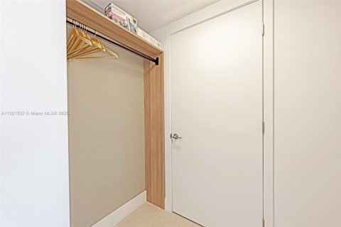 Купить кондоминиум в Майами, Флорида 3 спальни, № 2035432 - фото 18