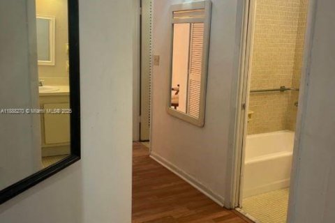 Condo in Miami, Florida  № 1942267 - photo 10