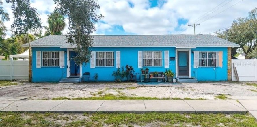 Immobilier commercial à Tampa, Floride 4 chambres, 155.52 m2 № 2385615