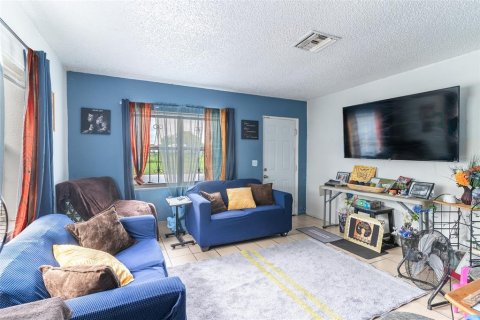 Immobilier commercial à vendre à Tampa, Floride: 4 chambres, 155.52 m2 № 2385615 - photo 4