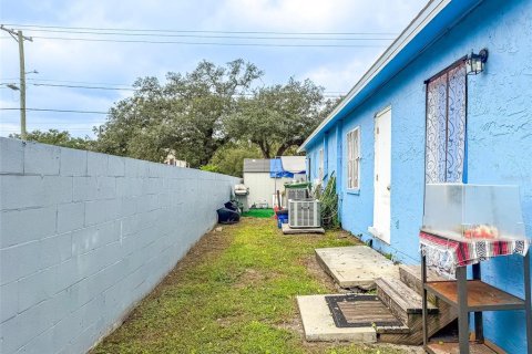Immobilier commercial à vendre à Tampa, Floride: 4 chambres, 155.52 m2 № 2385615 - photo 28
