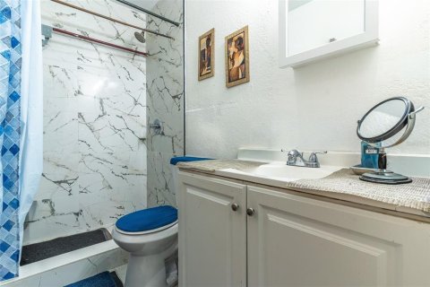 Immobilier commercial à vendre à Tampa, Floride: 4 chambres, 155.52 m2 № 2385615 - photo 10