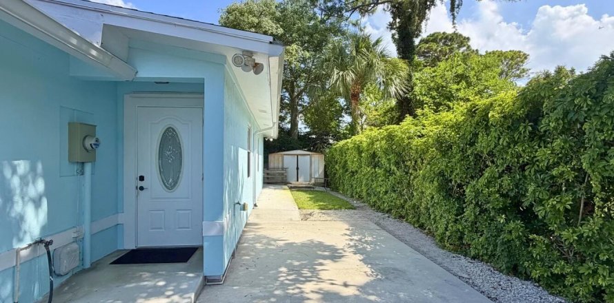 Commercial property in Jupiter, Florida 1 bedroom, 65.03 sq.m. № 2082978