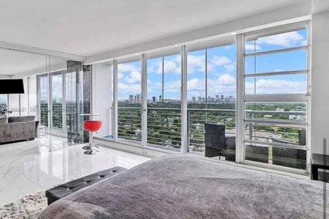 Condominio en Hollywood, Florida, 1 dormitorio  № 2048388