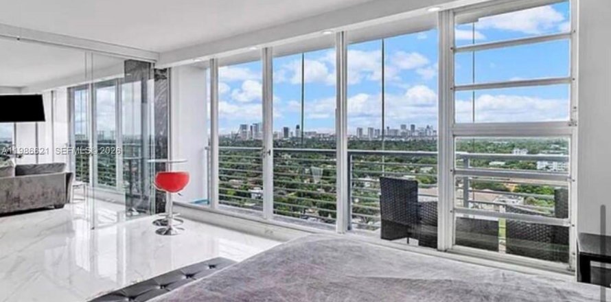 Condominio en Hollywood, Florida, 1 dormitorio  № 2048388