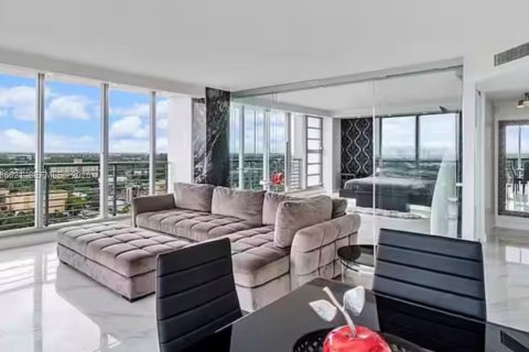 Condominio en venta en Hollywood, Florida, 1 dormitorio, 87.7 m2 № 2048388 - foto 2