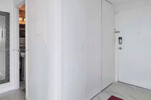 Condominio en venta en Hollywood, Florida, 1 dormitorio, 87.7 m2 № 2048388 - foto 3