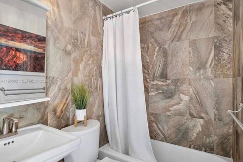 Condominio en venta en Hollywood, Florida, 1 dormitorio, 87.7 m2 № 2048388 - foto 4