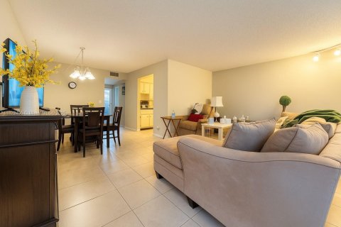 Condo in Pembroke Pines, Florida, 1 bedroom  № 1785847 - photo 2