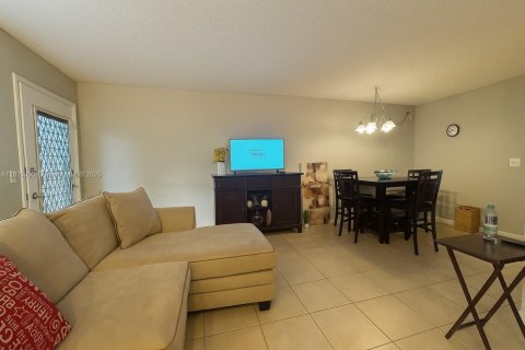 Condo in Pembroke Pines, Florida, 1 bedroom  № 1785847 - photo 3
