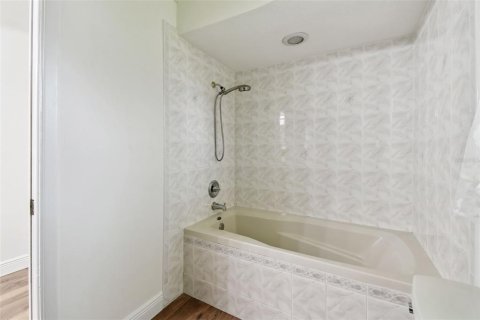 House in Clearwater, Florida 4 bedrooms, 233.56 sq.m. № 1856739 - photo 25