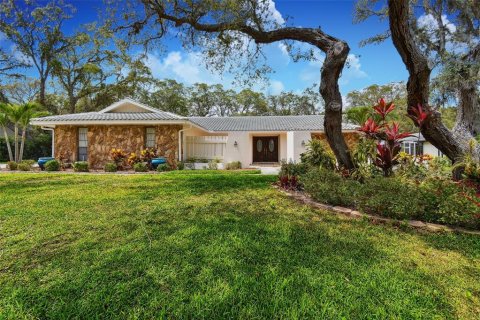 House in Clearwater, Florida 4 bedrooms, 233.56 sq.m. № 1856739 - photo 1
