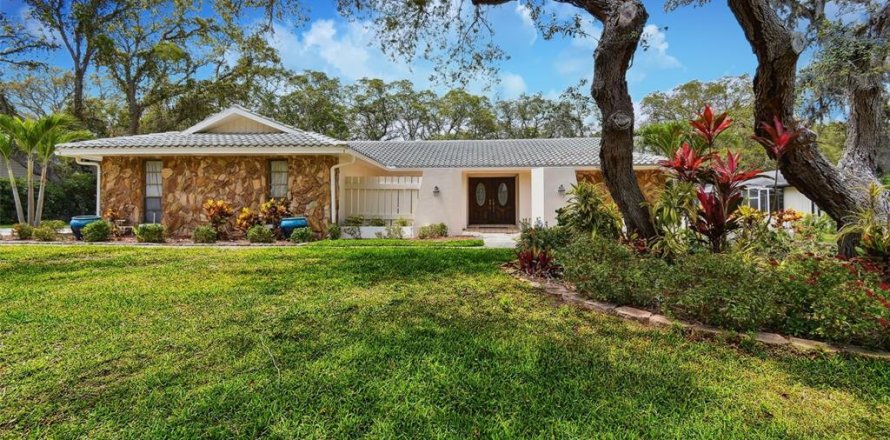 House in Clearwater, Florida 4 bedrooms, 233.56 sq.m. № 1856739