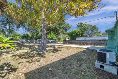House in Saint Petersburg, Florida 4 bedrooms, 179.77 sq.m. № 2098737 - photo 7