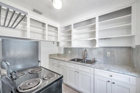 House in Saint Petersburg, Florida 4 bedrooms, 179.77 sq.m. № 2098737 - photo 10