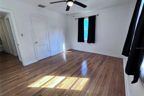 House in Saint Petersburg, Florida 4 bedrooms, 179.77 sq.m. № 2098737 - photo 25