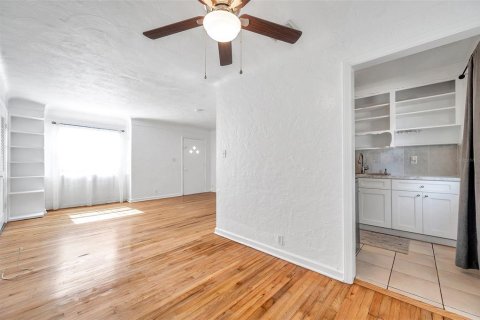 House in Saint Petersburg, Florida 4 bedrooms, 179.77 sq.m. № 2098737 - photo 11