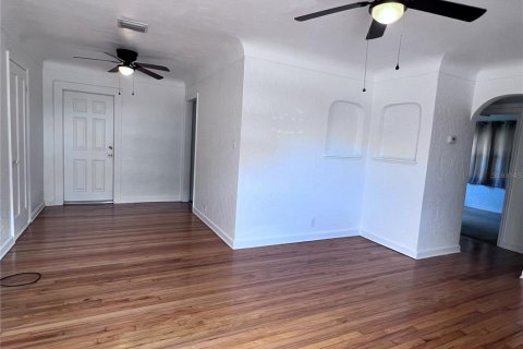 House in Saint Petersburg, Florida 4 bedrooms, 179.77 sq.m. № 2098737 - photo 23