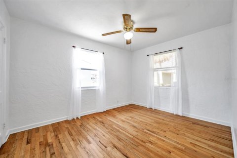 House in Saint Petersburg, Florida 4 bedrooms, 179.77 sq.m. № 2098737 - photo 15