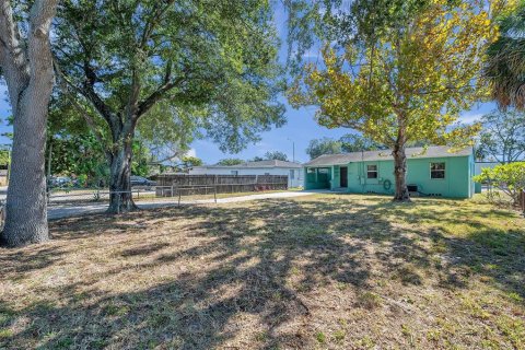 House in Saint Petersburg, Florida 4 bedrooms, 179.77 sq.m. № 2098737 - photo 8