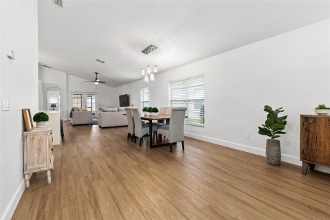 Casa en alquiler en Orlando, Florida, 3 dormitorios, 186.08 m2 № 2258639 - foto 2