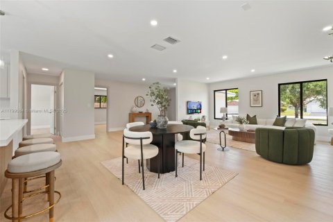 House in Coral Springs, Florida 4 bedrooms, 170.57 sq.m. № 1728090 - photo 9
