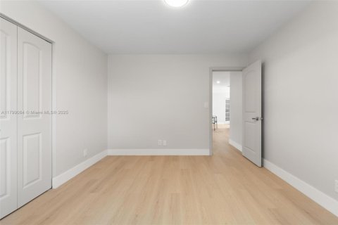 House in Coral Springs, Florida 4 bedrooms, 170.57 sq.m. № 1728090 - photo 25
