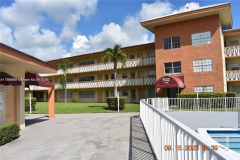 Condominio en venta en North Miami, Florida, 1 dormitorio, 94.11 m2 № 1981377 - foto 14