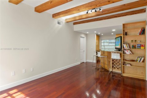 Condominio en venta en Miami Beach, Florida, 2 dormitorios, 78.6 m2 № 2077159 - foto 3