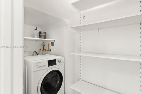 Condominio en venta en Miami Beach, Florida, 2 dormitorios, 78.6 m2 № 2077159 - foto 16