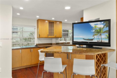Condominio en Miami Beach, Florida, 2 dormitorios  № 2077159