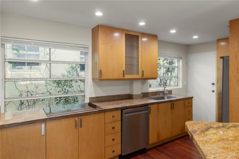 Condominio en venta en Miami Beach, Florida, 2 dormitorios, 78.6 m2 № 2077159 - foto 6