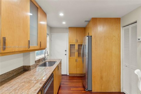 Condominio en venta en Miami Beach, Florida, 2 dormitorios, 78.6 m2 № 2077159 - foto 9