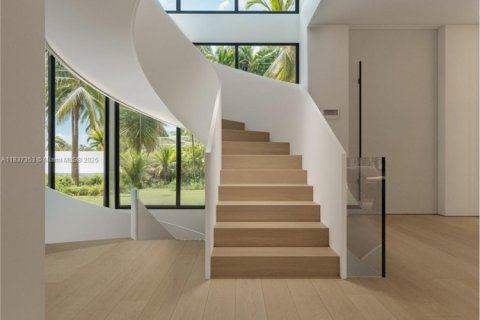 Villa ou maison à vendre à Miami, Floride: 6 chambres, 583.52 m2 № 1939540 - photo 4