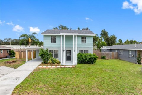 House in Brandon, Florida 3 bedrooms, 128.21 sq.m. № 2283896