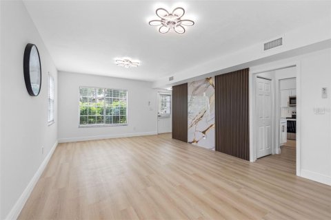 Купить виллу или дом в Брэндон, Флорида 8 комнат, 128.21м2, № 2283896 - фото 7