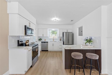 Купить виллу или дом в Брэндон, Флорида 8 комнат, 128.21м2, № 2283896 - фото 11