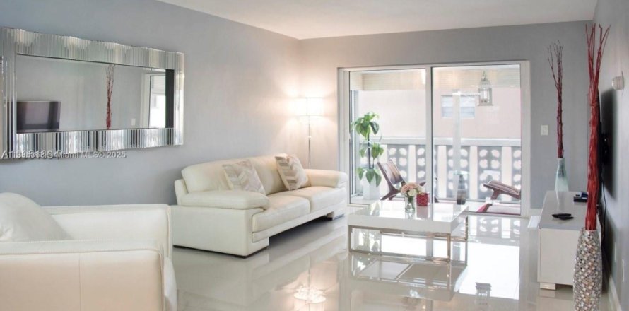 Condominio en Pompano Beach, Florida, 2 dormitorios № 2020567