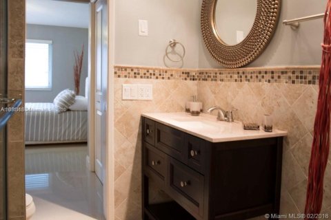 Condominio en alquiler en Pompano Beach, Florida, 2 dormitorios, 78.04 m2 № 2020567 - foto 12