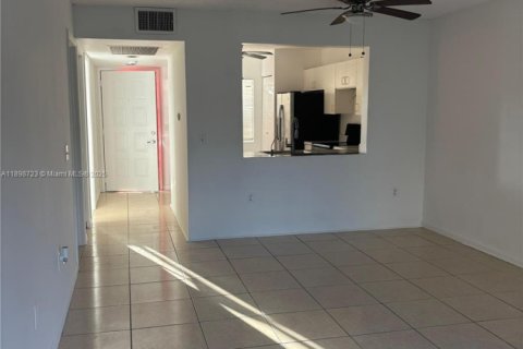 Copropriété à vendre à Pembroke Pines, Floride: 2 chambres, 85.47 m2 № 1950625 - photo 8